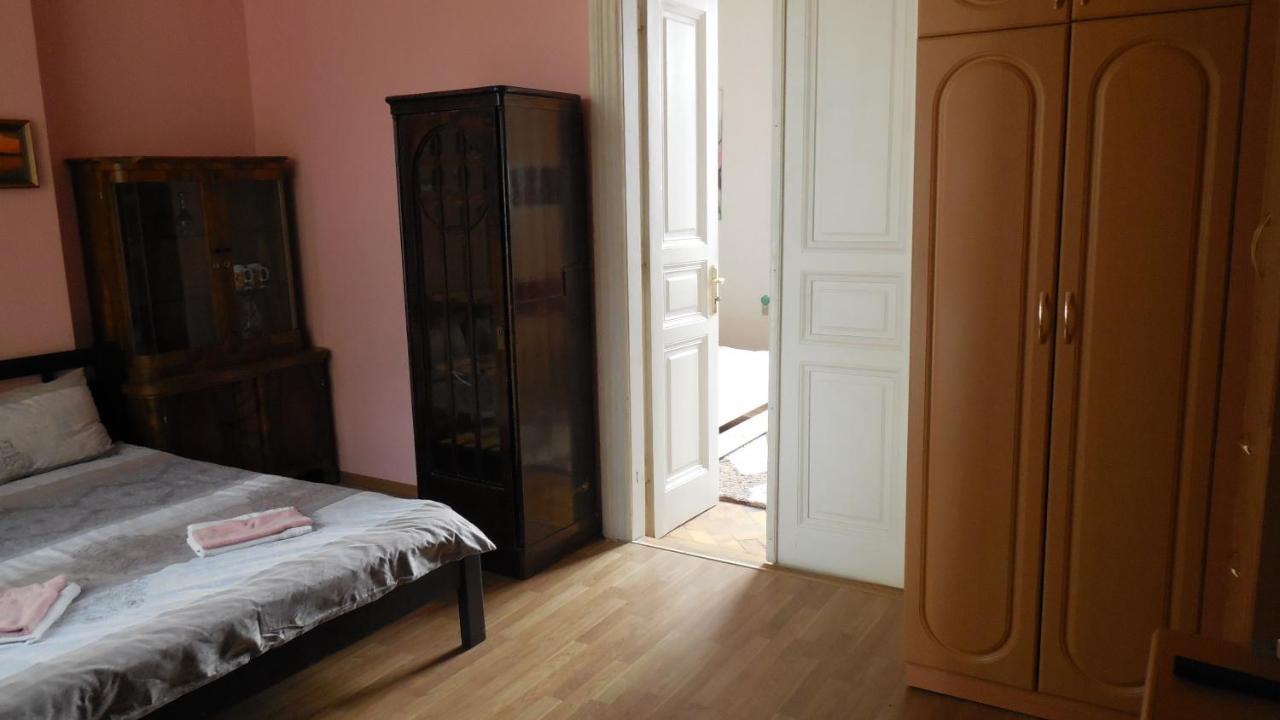 2 Room Apartment Near Opera House Lviv Exterior foto