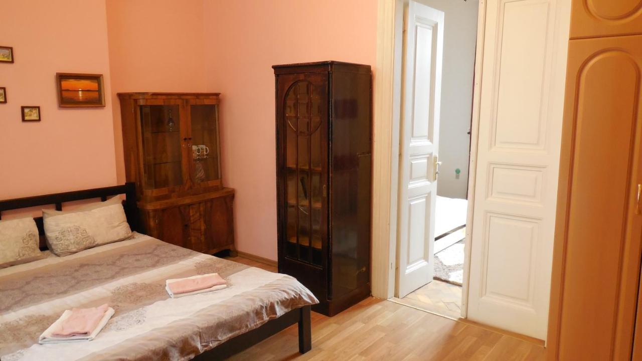 2 Room Apartment Near Opera House Lviv Exterior foto