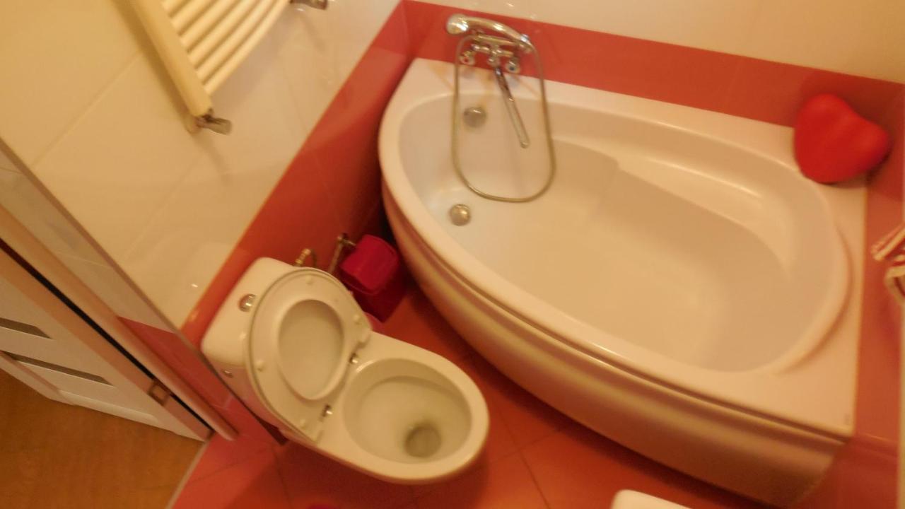 2 Room Apartment Near Opera House Lviv Exterior foto