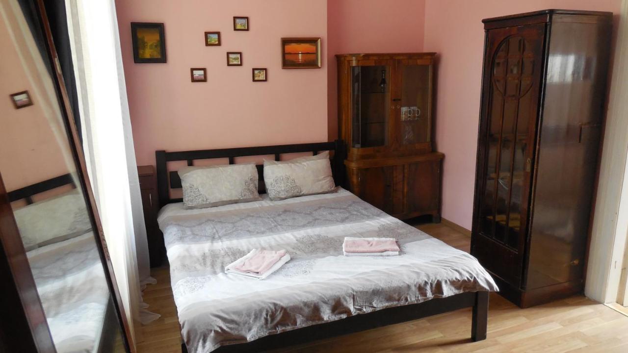 2 Room Apartment Near Opera House Lviv Exterior foto