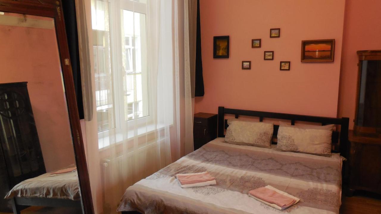 2 Room Apartment Near Opera House Lviv Exterior foto