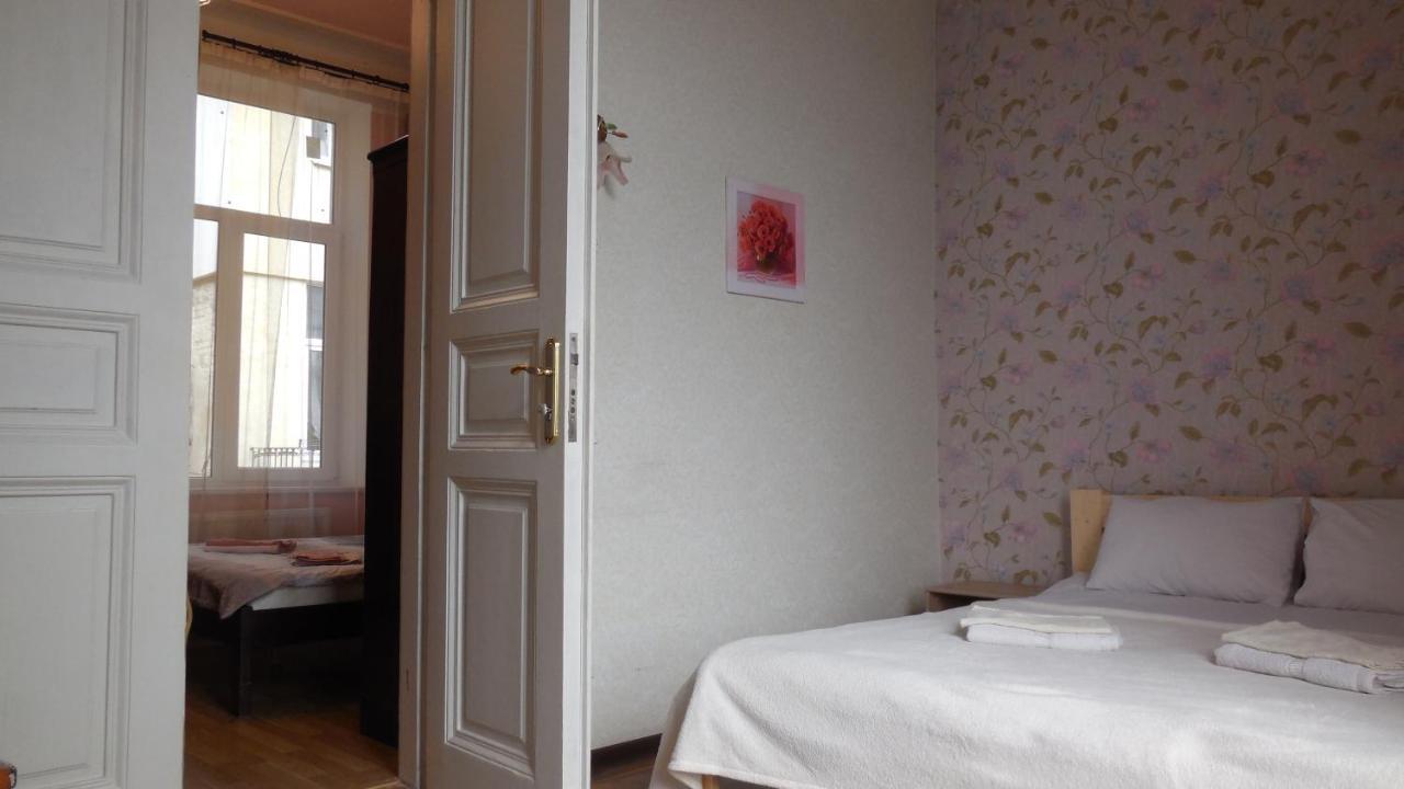 2 Room Apartment Near Opera House Lviv Exterior foto