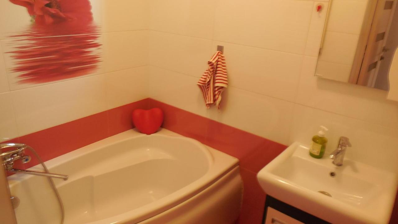 2 Room Apartment Near Opera House Lviv Exterior foto